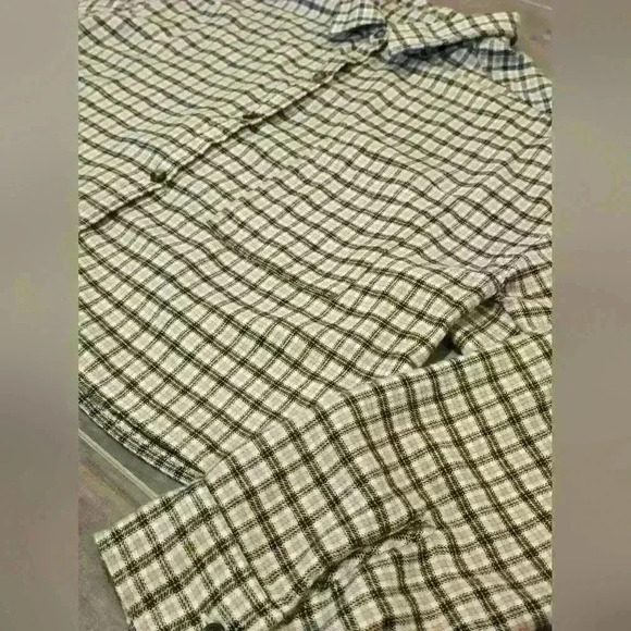 Hollister Cropped Flannel - Picture 5 of 7